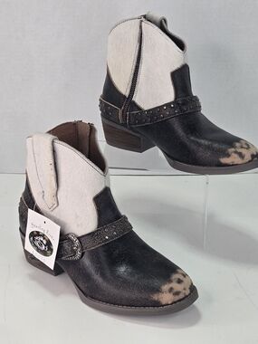 Sterling River R-toe Brown Faux Cow Hide Distressed Western Ankle Booties Size 9
